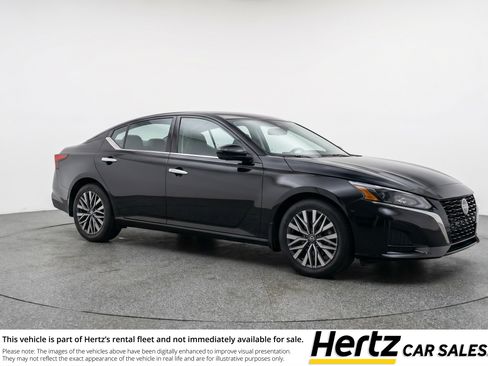 Used 2025 Nissan Altima 2.5 SV FWD image 1