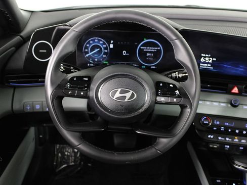 Certified 2025 Hyundai Elantra Limited image 20