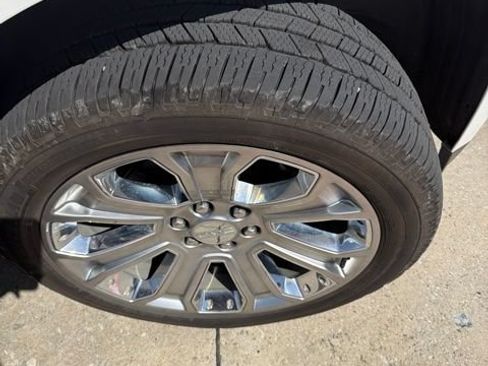 Used 2018 GMC Yukon Denali w/ Open Road Package AWD/4WD image 15