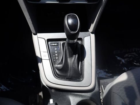 Used 2019 Hyundai Elantra SEL FWD image 25