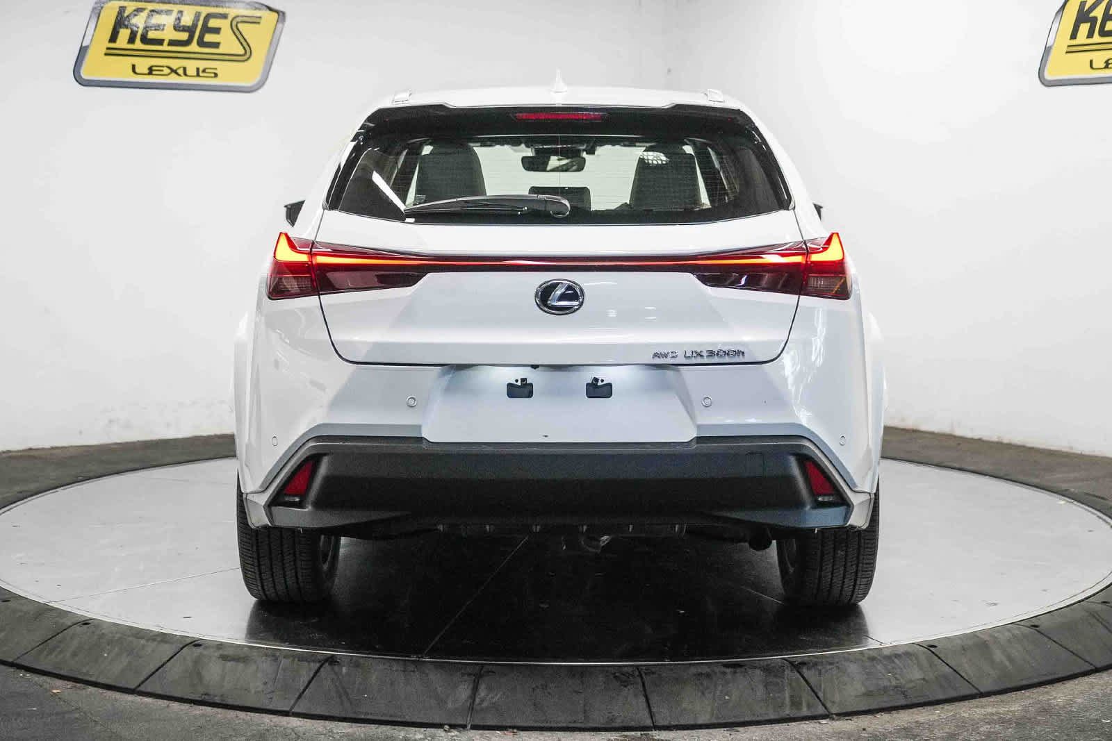 Used 2026 Lexus UX 300h AWD w/ Accessory Package (Z2) image 5