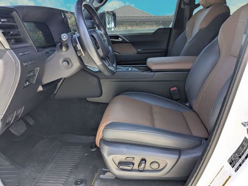 Used 2024 Lexus GX 550 w/ Accessory Package (Z1) AWD/4WD image 5