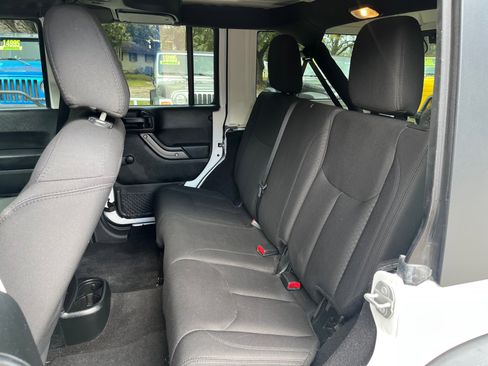 Used 2018 Jeep Wrangler Unlimited Sport w/ Connectivity Group image 34