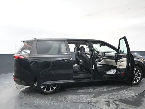 Used 2024 Kia Carnival EX image 24