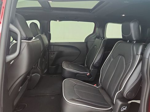 New 2026 Chrysler Pacifica Limited FWD image 30