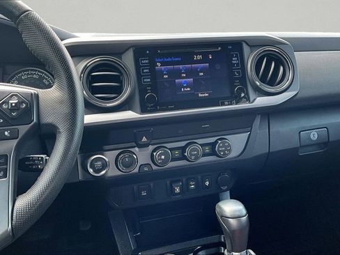 Used 2019 Toyota Tacoma TRD Off-Road image 10