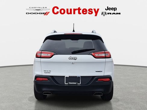 Used 2016 Jeep Cherokee Latitude w/ Cold Weather Group AWD/4WD image 6