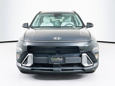Used 2025 Hyundai Kona SEL image 2