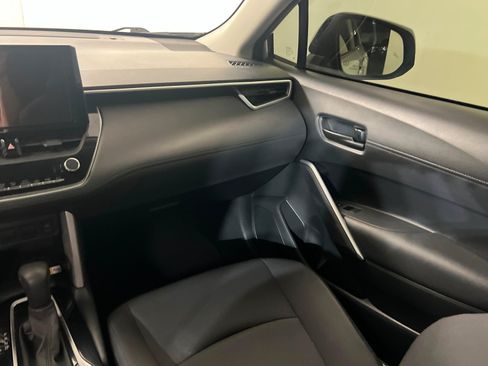 Used 2023 Toyota Corolla Cross LE w/ Moonroof Package FWD image 12