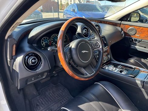Used 2019 Jaguar XJ R-Sport image 8