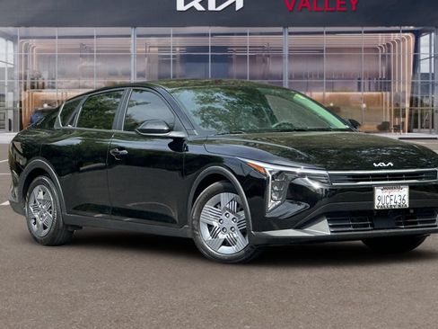 Used 2025 Kia K4 FWD image 2