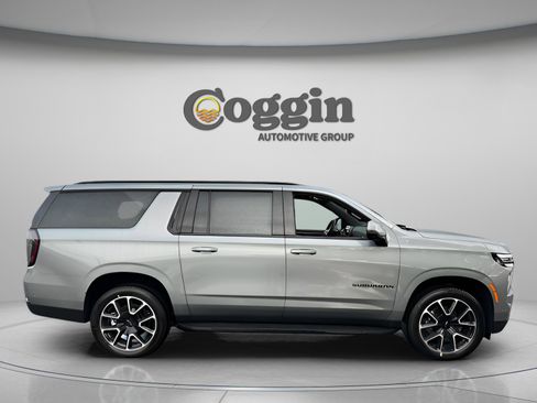 New 2026 Chevrolet Suburban RST image 4