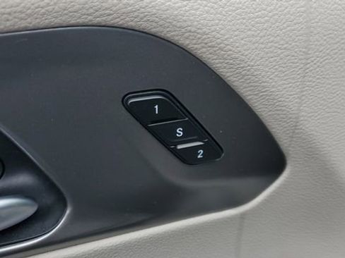 Certified 2024 Chrysler Pacifica Touring-L image 6