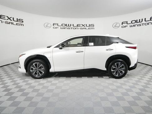 Certified 2025 Lexus RZ 300e w/ Accessory Package (2T) FWD image 4