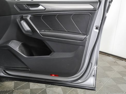 Used 2023 Volkswagen Tiguan SE image 47