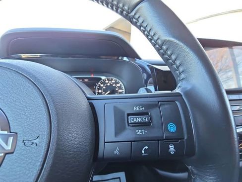 Used 2024 Nissan Pathfinder SV image 12