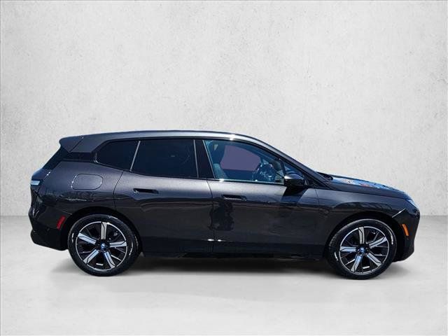 Certified 2025 BMW iX xDrive50 AWD/4WD image 4