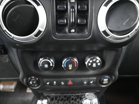 Used 2016 Jeep Wrangler Unlimited Rubicon w/ Max Tow Package AWD/4WD image 20