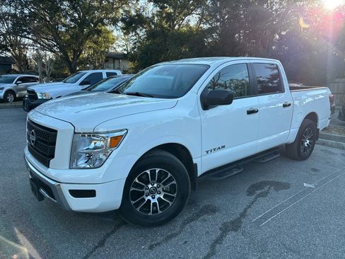 Used 2024 Nissan Titan SV w/ Accessory Utility Package RWD image 2