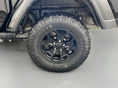 Used 2022 Jeep Gladiator Willys image 36
