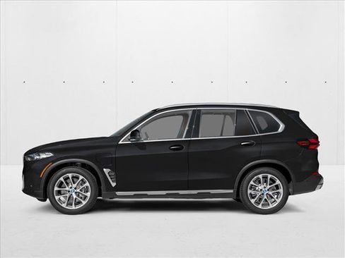New 2025 BMW X5 xDrive50e w/ Climate Comfort Package image 3