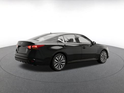 Used 2025 Nissan Altima 2.5 SV FWD image 9