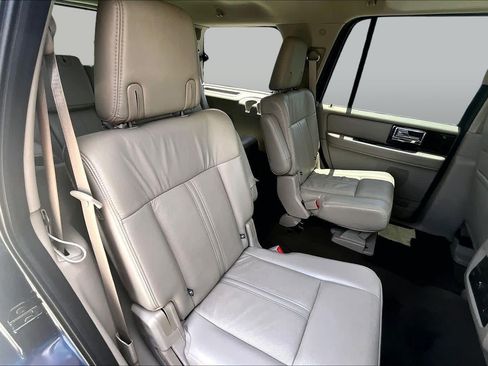Used 2017 Lincoln Navigator Select RWD image 19