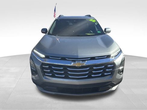 Used 2025 Chevrolet Equinox LT w/ Convenience Package II image 2