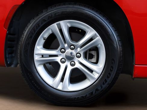 Used 2022 Dodge Charger SXT RWD image 12