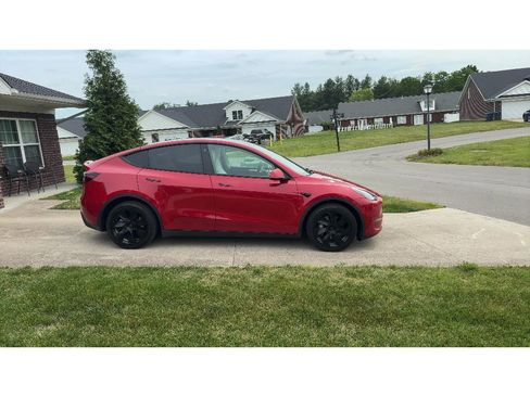 Used 2023 Tesla Model Y Long Range AWD/4WD image 5