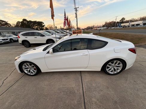 Used 2013 Hyundai Genesis 3.8 image 14