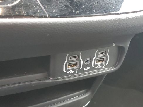 Certified 2025 Chrysler Pacifica Select image 24