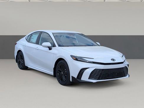 New 2026 Toyota Camry SE w/ Convenience Package FWD image 1