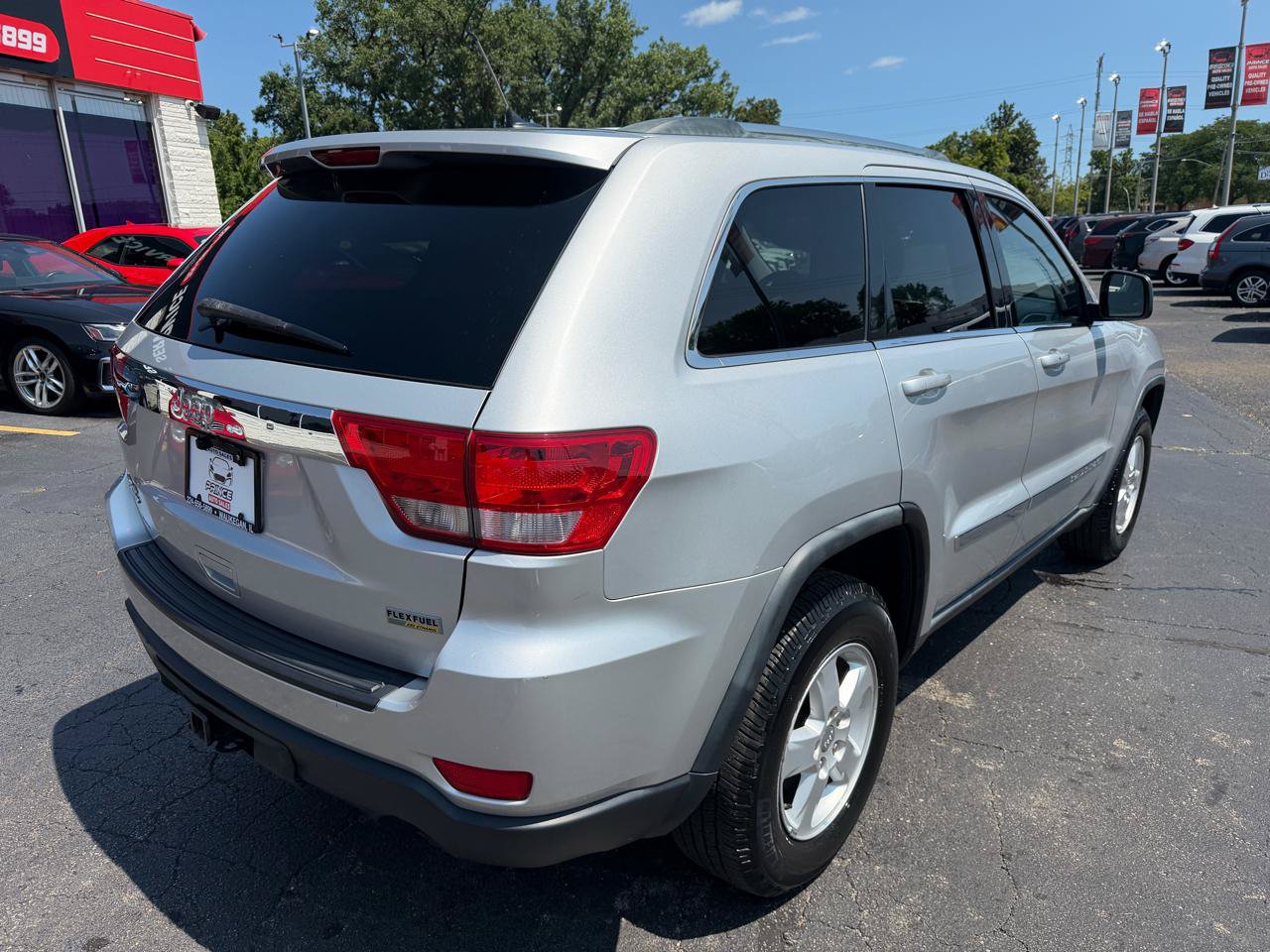 Used 2011 Jeep Grand Cherokee Laredo AWD/4WD image 7