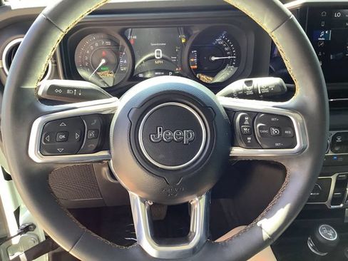 Used 2024 Jeep Wrangler Unlimited Sahara w/ Technology Group AWD/4WD image 11