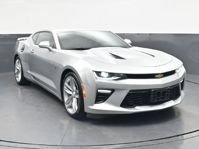 Used 2018 Chevrolet Camaro SS RWD image 2