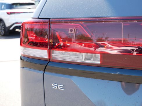 Certified 2025 Volkswagen Atlas Peak Edition SE AWD/4WD image 17