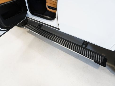 Used 2023 Jeep Grand Wagoneer Series III image 18