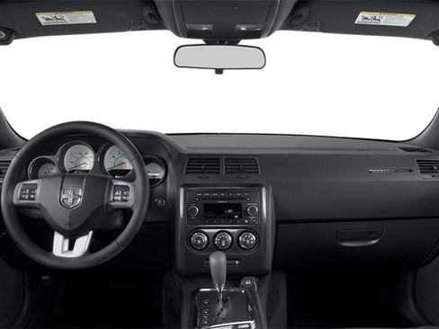 Used 2014 Dodge Challenger SXT image 5
