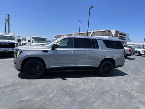 New 2026 GMC Yukon XL Elevation w/ Elevation Premium Package AWD/4WD image 8
