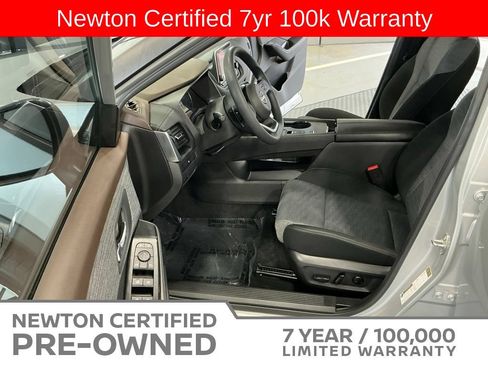 Used 2023 Nissan Rogue SV FWD image 4