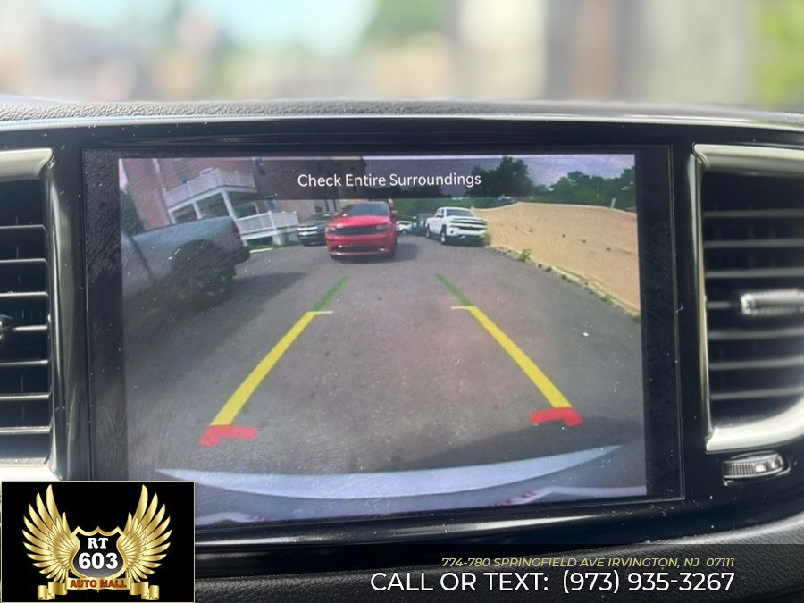 Used 2024 Chrysler Pacifica Touring-L FWD image 16