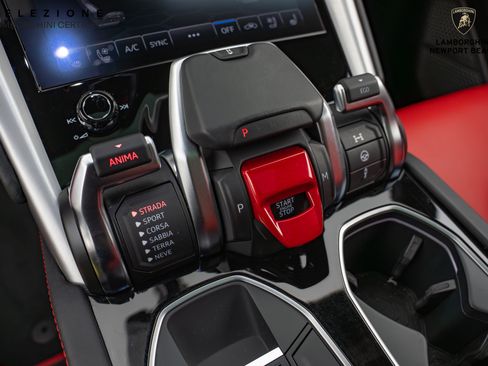 Used 2019 Lamborghini Urus image 32