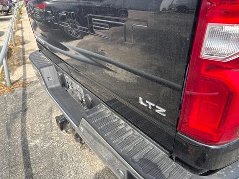 Used 2021 Chevrolet Silverado 3500 LTZ w/ LTZ Plus Package AWD/4WD image 7