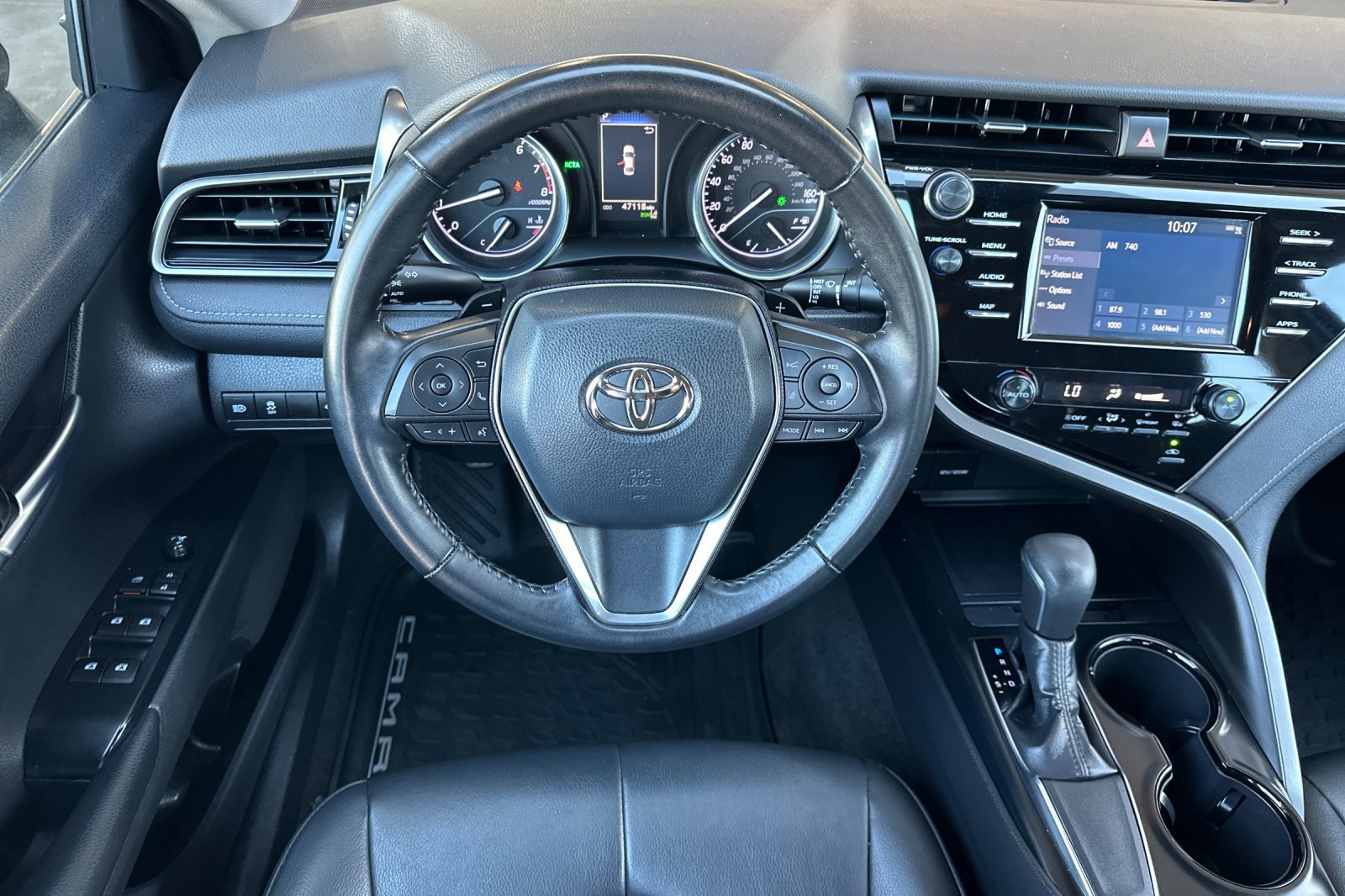 Used 2019 Toyota Camry SE w/ Convenience Package FWD image 13