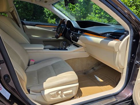 Used 2013 Lexus ES 300h w/ Premium Pkg FWD image 37