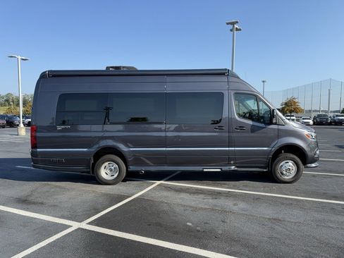 Used 2023 Mercedes-Benz Sprinter 3500 image 9