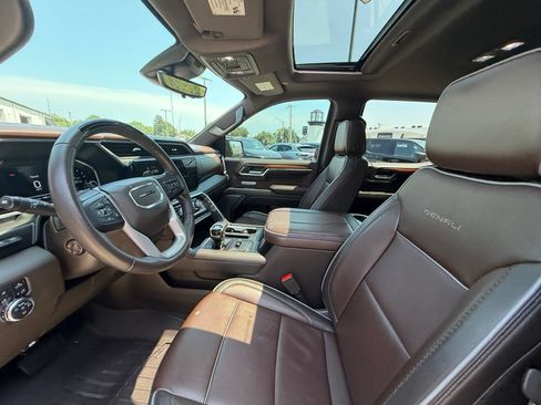Used 2024 GMC Sierra 1500 Denali AWD/4WD image 4