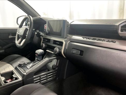 Used 2024 Toyota Tacoma TRD Off-Road image 14