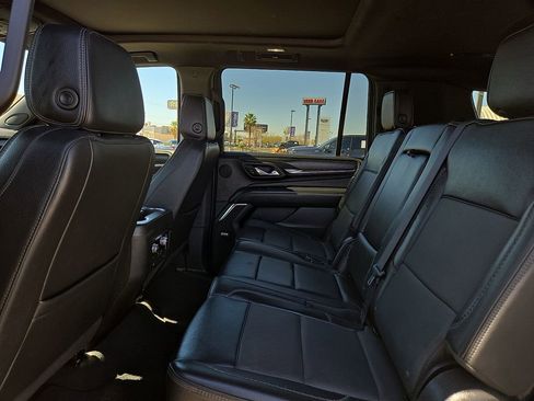 Used 2024 GMC Yukon XL Denali image 10